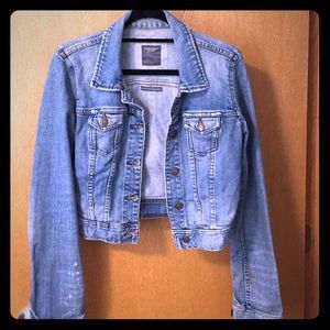 A&F weathered crop denim jacket